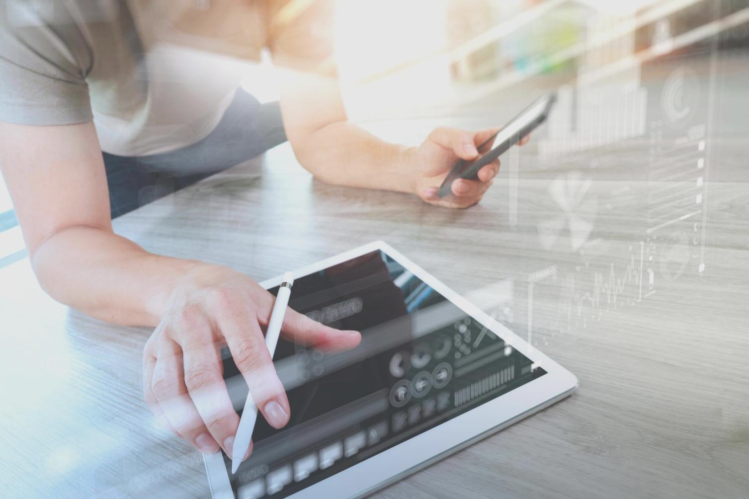 Suivi et évaluation des progrès financiers sur le long terme