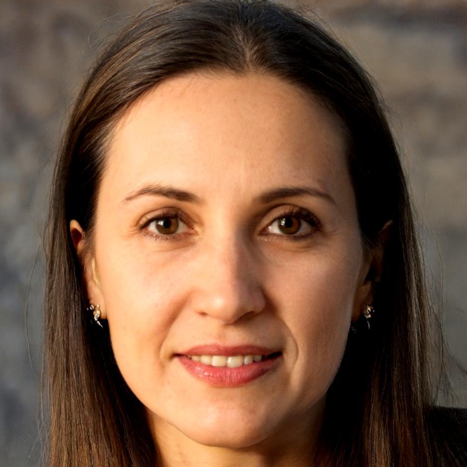 Formatrice expliquant des concepts financiers lors d'une session personnalisée